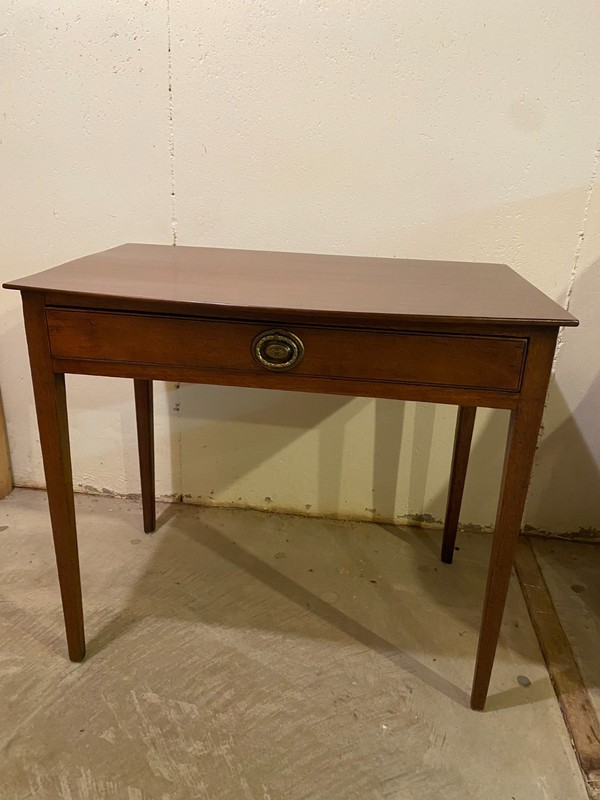 18th century Mahogany Bow Front Side Table with drawer (circa 1790)