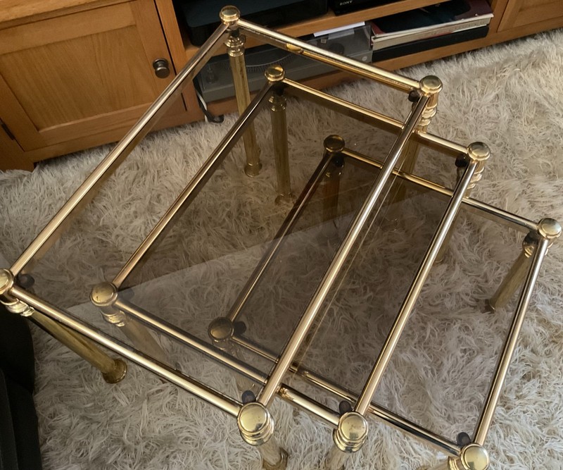 VINTAGE RETRO FINE QUALITY NEST OF 3 ORMOLU BRASS AND GLASS COFFE TABLES gallery