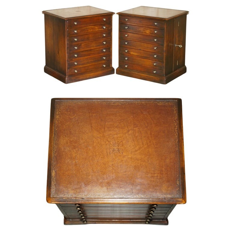 UNIQUE PAIR OF LOCKABLE THEODORE ALEXANDER NIGHTSTAND COLLECTORS DRAWERS TABLES