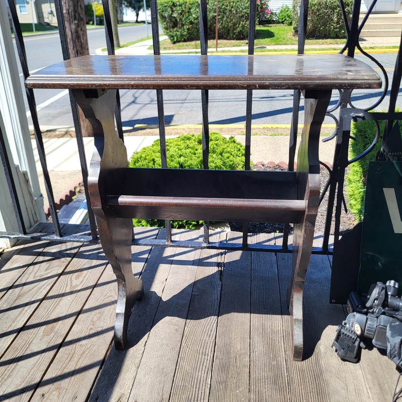 Antique Brown Magazine Rack End Table (Some Nicks & Scratches) 23″ × 11″ × 24″