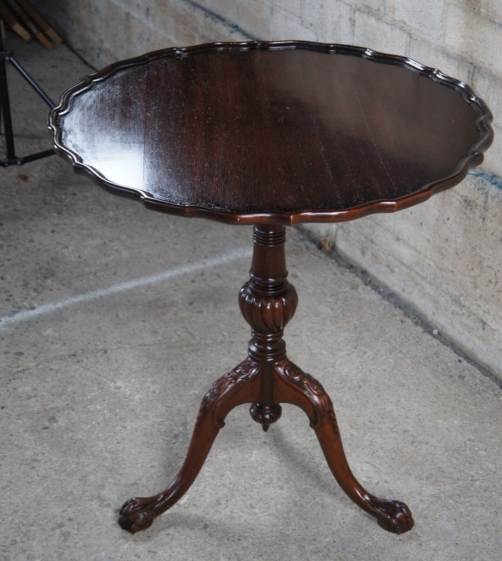 Antique George III Chippendale Style Mahogany Tilt Top Pie Crust Tea Table 29" gallery