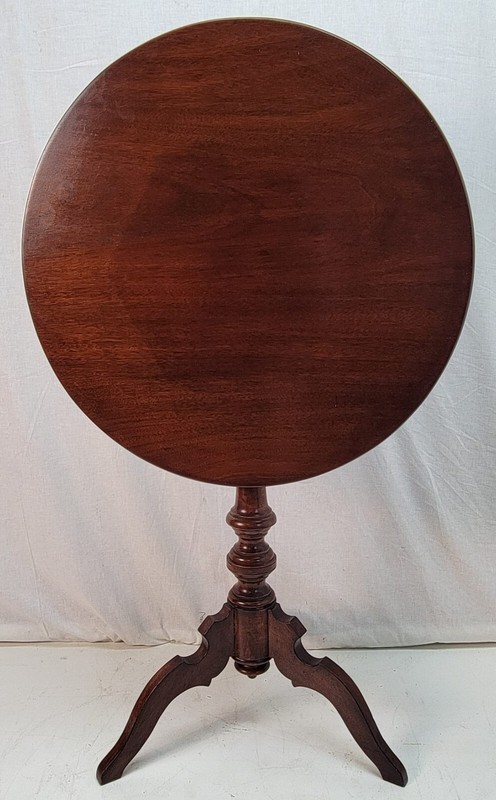 19th Century Victorian American Solid Walnut Tilt Top Side Table