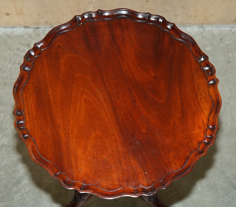 VINTAGE FLAMED MAHOGANY THOMAS CHIPPENDALE CLAW & BALL TRIPOD TABLE ROTATING TOP gallery