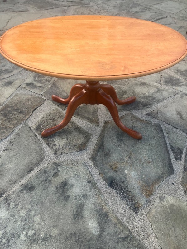 Vintage 41.5″ Oval Maple Finish Cocktail Table