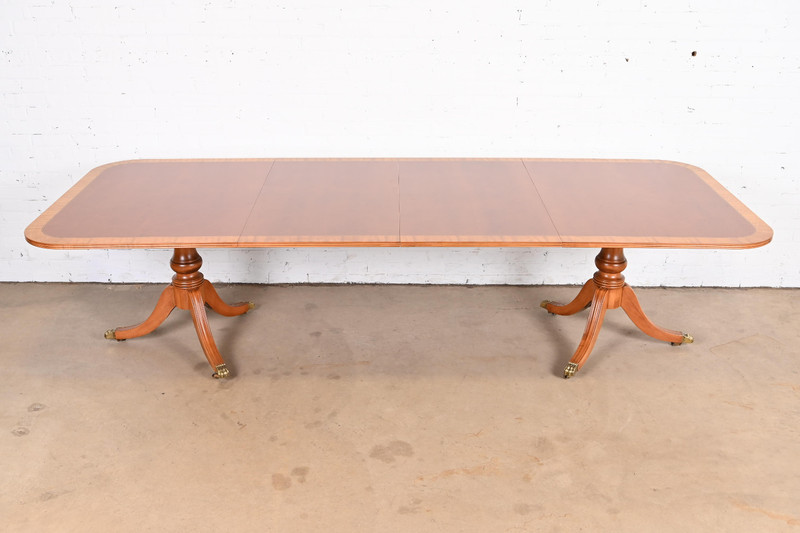 Henredon Georgian Banded Mahogany Double Pedestal Extension Dining Table