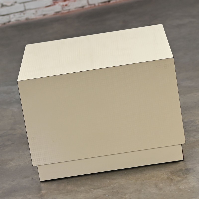 1980s Modern Laminate Cube End Table Style of Milo Baughman for Thayer Coggin gallery