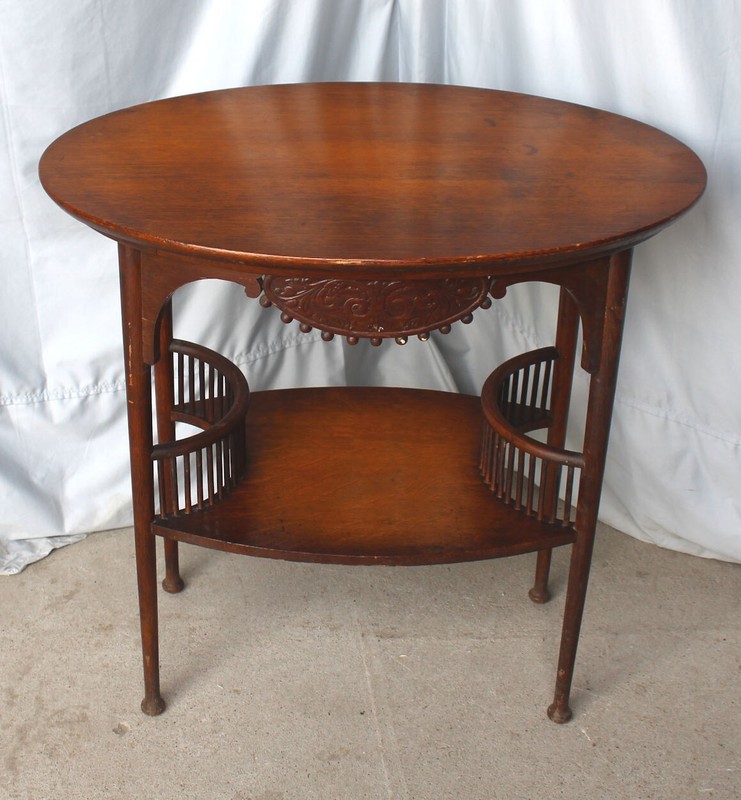 Antique Oak Oval shaped Parlor Lamp Table – original finish gallery