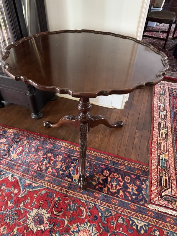 Baker Historic Charleston Carved Chippendale Mahogany Pie Crust Tilt Top Table