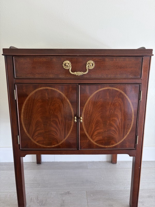Council Craftsmen Mahogany End Table gallery