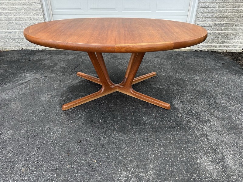 Mid-Century Danish Oval Teak Dining Table with 3 Leaves gallery