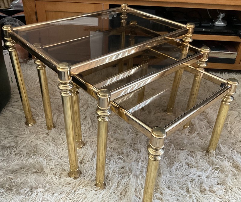 VINTAGE RETRO FINE QUALITY NEST OF 3 ORMOLU BRASS AND GLASS COFFE TABLES gallery