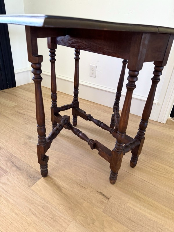 Classic English Country Gateleg Dining Table, Circa Early 1900s gallery