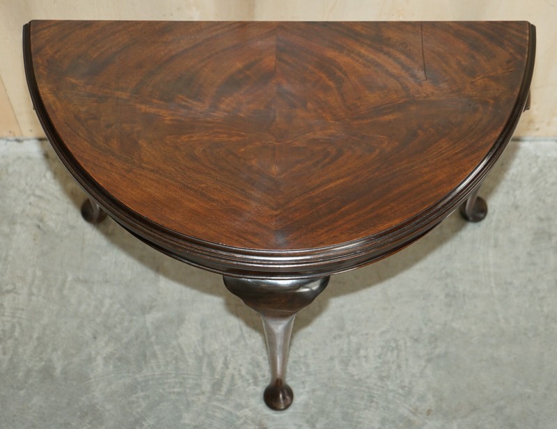 FINE ANTIQUE MAHOGANY CIRCA 1880 CONSOLE GAMES DEMI LUNE CARD TABLE UNFOLDS gallery