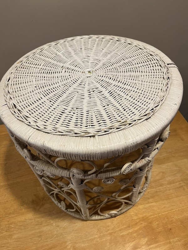 Vtg White Wicker Rattan Plant Stand Boho Scroll Peacock Side Table Round 18" gallery