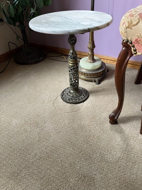 Antique Round Marble Top w/ Brass Filigree Base Accent Table.