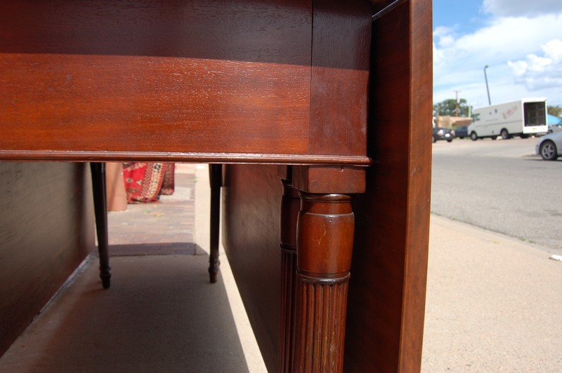 LARGE AMERICAN SHERATON WALNUT DINING TABLE c. 1810 gallery