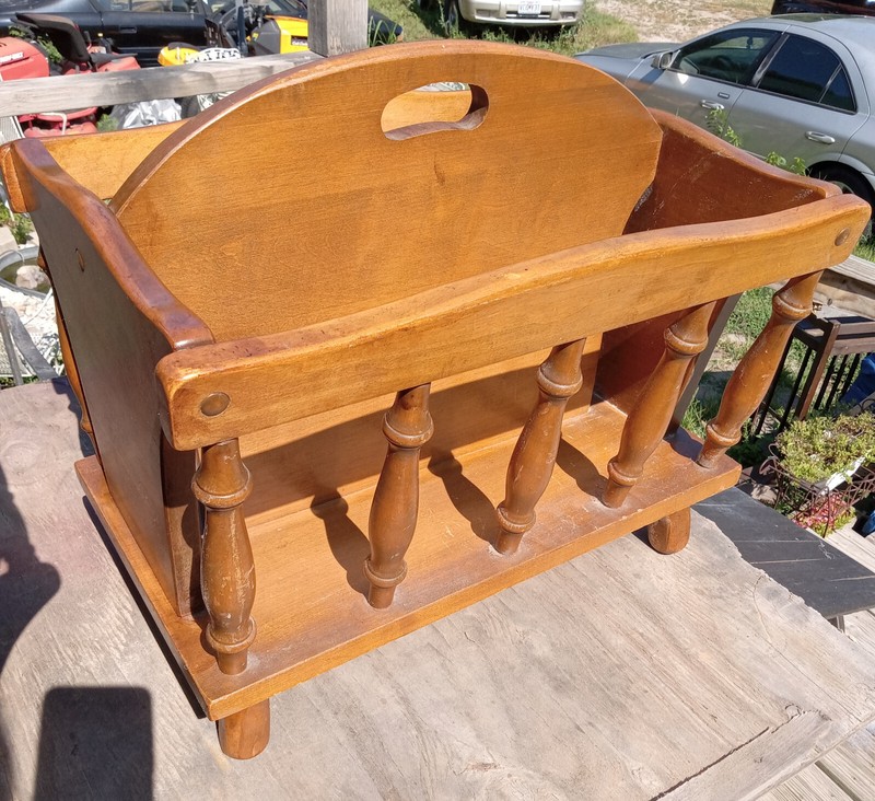 Mid Century Maple George S Bent Magazine Rack / Magazine Stand (MR132)