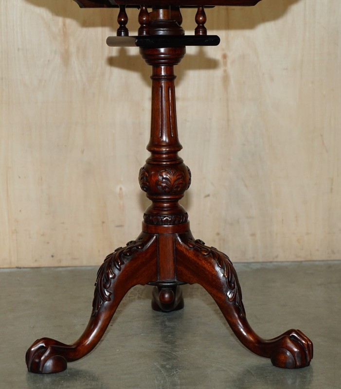 VINTAGE FLAMED MAHOGANY THOMAS CHIPPENDALE CLAW & BALL TRIPOD TABLE ROTATING TOP gallery