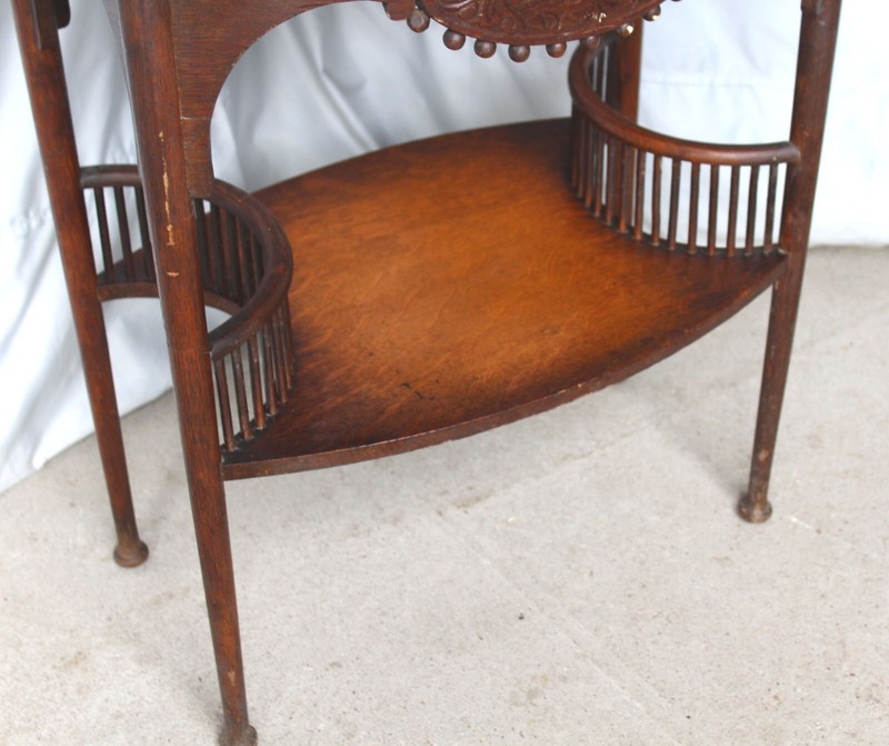 Antique Oak Oval shaped Parlor Lamp Table – original finish gallery