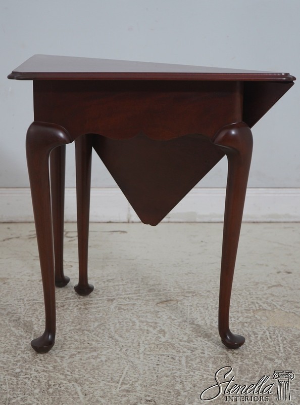 L71019: BAKER Colonial Williamsburg Mahogany Handkerchief Table gallery