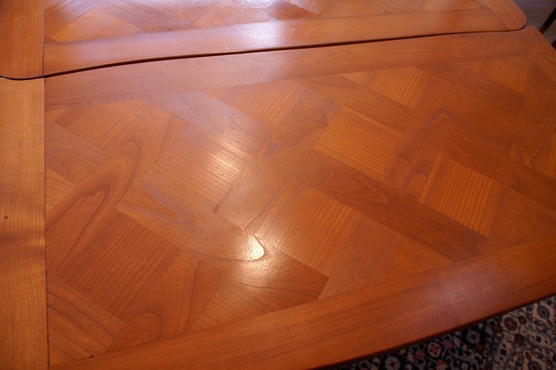 French Antique dinning table (1830 - 1850) featuring Versailles Marquetry gallery