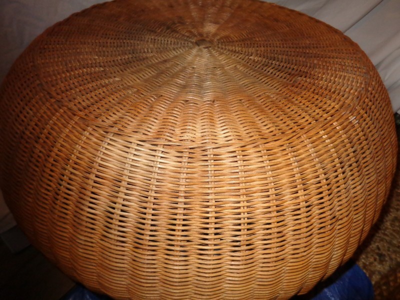 VINTAGE HAND WOVEN WICKER TABLE 28 in DIAMETER 17 in TALL 21 in DIAMETER TOP gallery