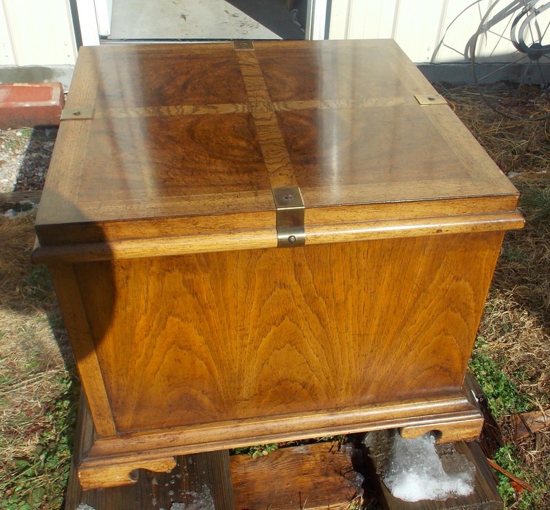 Oak Elm Book Match Veneer End Table / Side Table by Henredon (ET64)