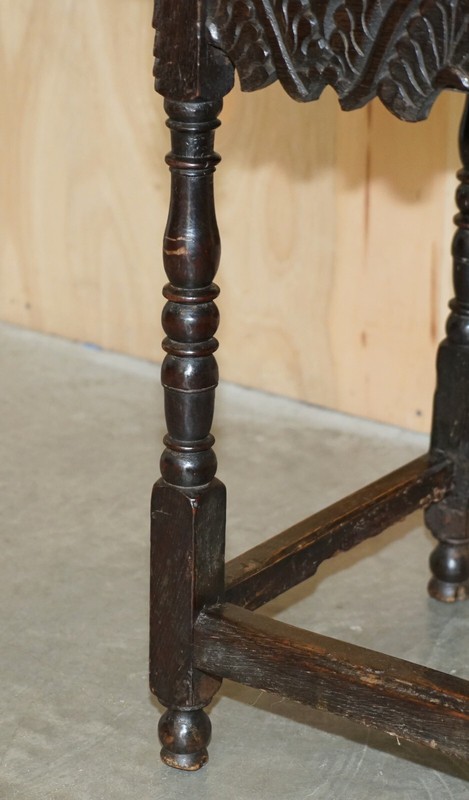 ANTIQUE ENGLISH 18TH CENTURY JACOBEAN CENTRE TABLE WITH ORNATELY CARVED APRON gallery