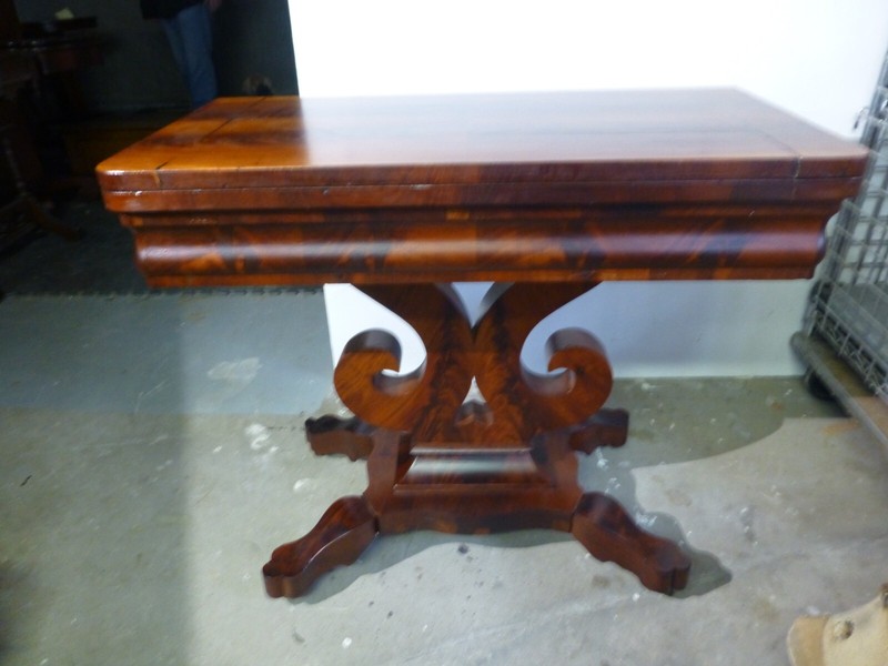 EARLY EMPIRE TULIP BASE FLAME MAHOGANY GAME TABLE 1820 gallery