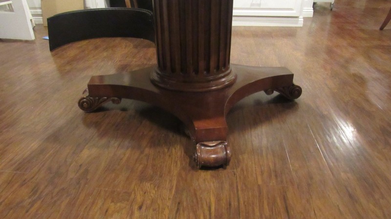 Ethan Allen Flame Mahogany Round Kitchen Dining Room Table Amazing gallery