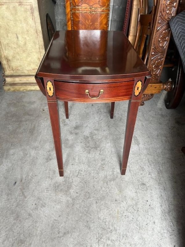 Hickory Chair Mahogany Plantation Drop Leaf Pembroke Table
