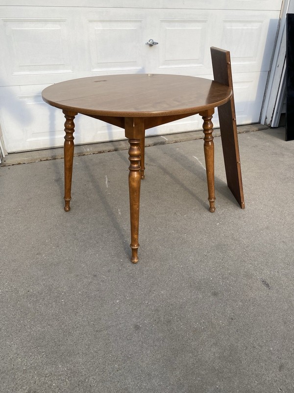 Ethan Allen Heirloom Maple Nutmeg 36” Round Extension Formica Top Dining Table