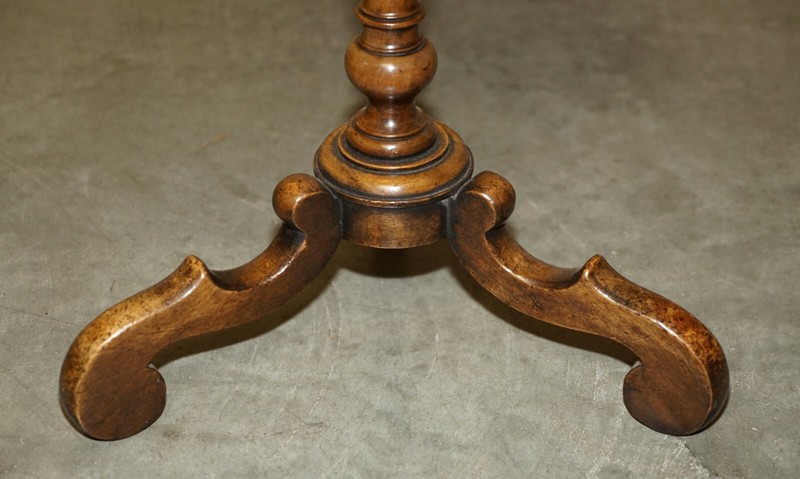 FULLY RESTORED ANTIQUE CHARLES TOZER OYSTER MAHOGANY TRIPOD SIDE END LAMP TABLE gallery