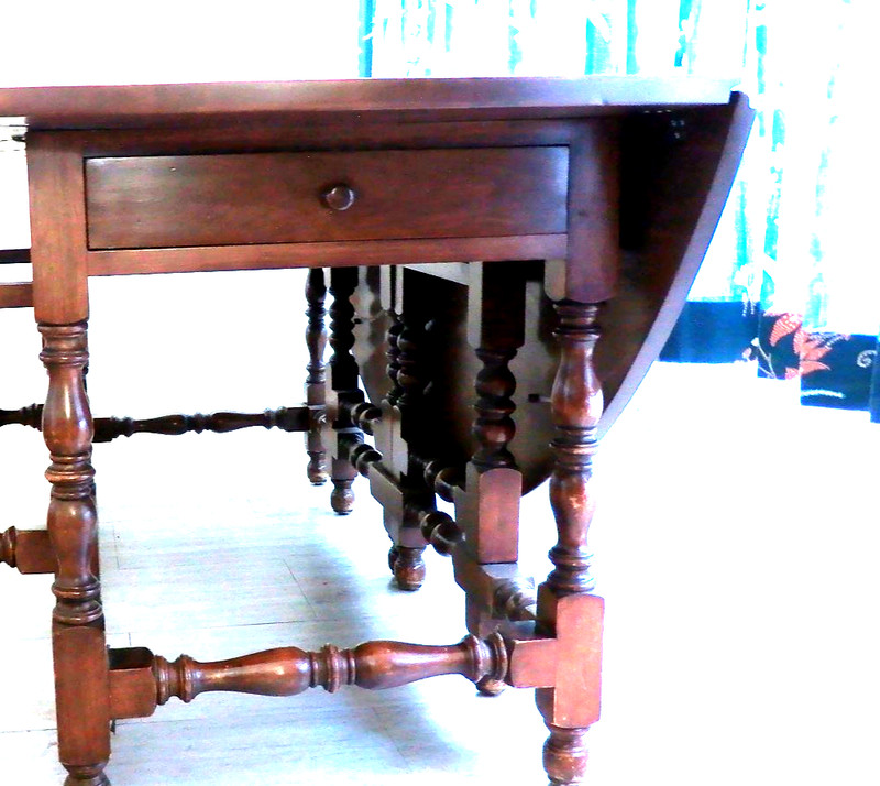 VINTAGE STICKLEY GATE LEG TABLE IN BEAUTIFUL CONDITION - LARGE 8 PERSON TABLE gallery