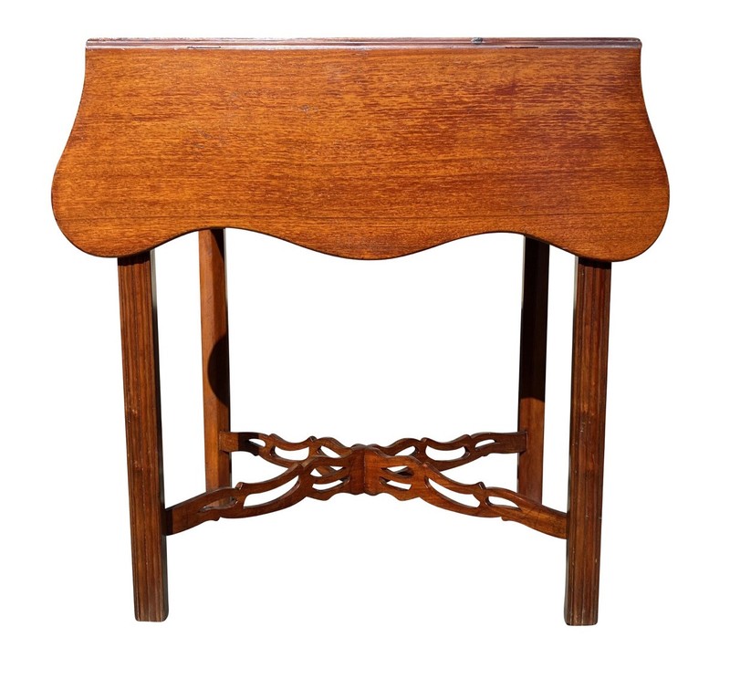 ANTIQUE CHIPPENDALE STYLE MAHOGANY DROP LEAF PEMBROKE TABLE WITH SERPENTINE TOP gallery