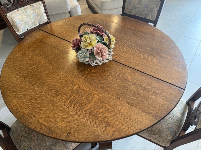 Perfect condition Mission Oak "Quarter Sawn" Dining Table 48" Round 5 leaves gallery