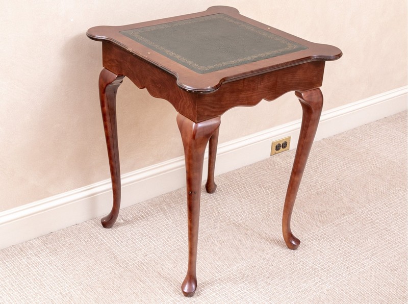 Bombay Company Queen Anne Mahogany Wood Game Card Fold Over Out Console Table gallery