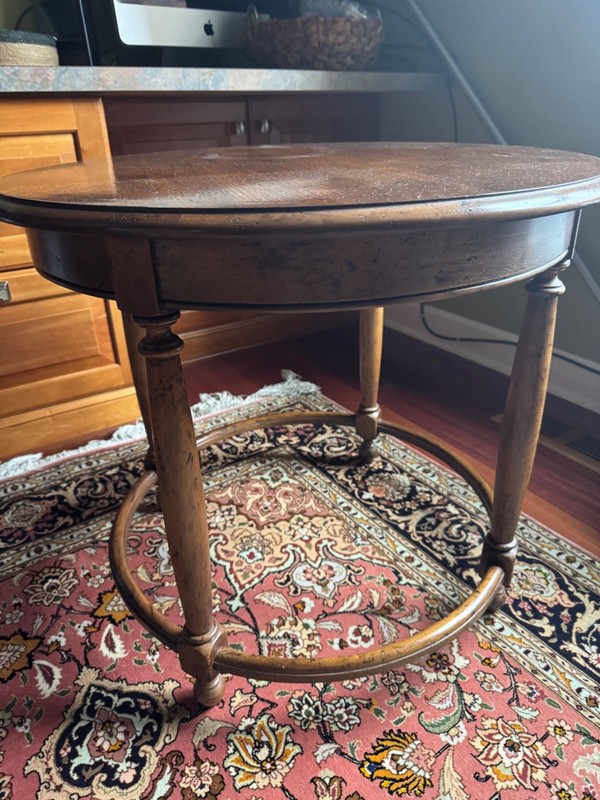 Henredon round side table in walnut finish in great condition gallery