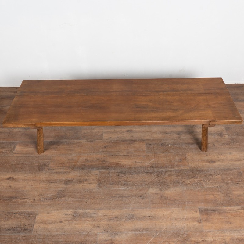 Early 20th-Century Hungarian Walnut Coffee Table with Peg Legs gallery
