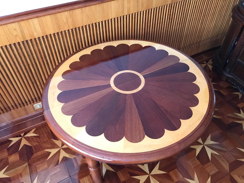 Round extendable table is made in the Neo-Gothic style a 19th century