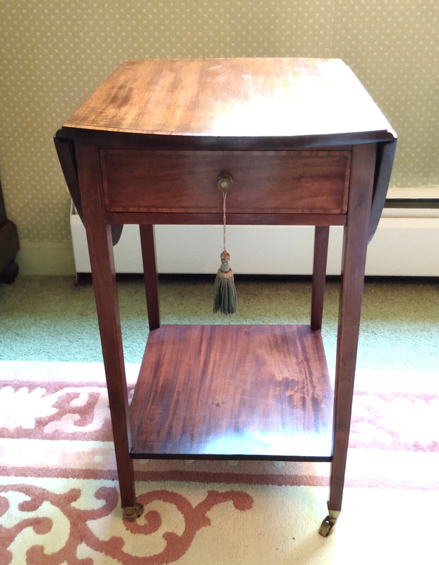 MAHOGANY PEMBROKE TABLE (DROP-LEAF BAR or TEA TABLE) 1820-1830. FINE CONDITION