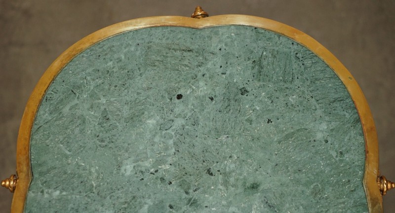 EXQUISITE ANTIQUE CIRCA 1900 BRASS SIDE END LAMP TABLE WITH THICK MARBLE TOP gallery