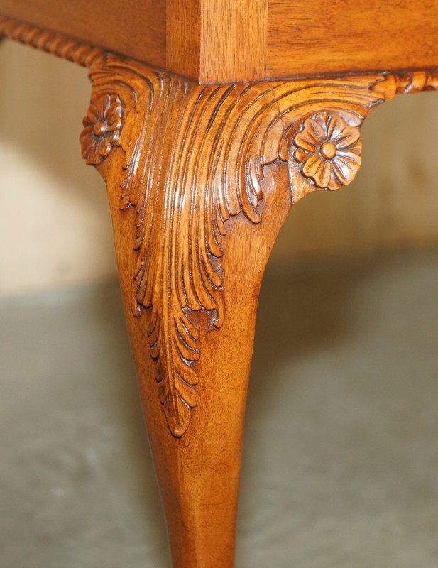 STUNNING HAND CARVED CLAW & BALL FOOT MAHOGANY COFFEE TRAY TABLE REMOVABLE TRAY gallery