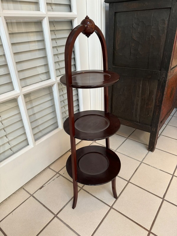 ELEGANT ANTIQUE VINTAGE ENGLISH MAHOGANY 3 TIER DISPLAY PLANT TEA STAND