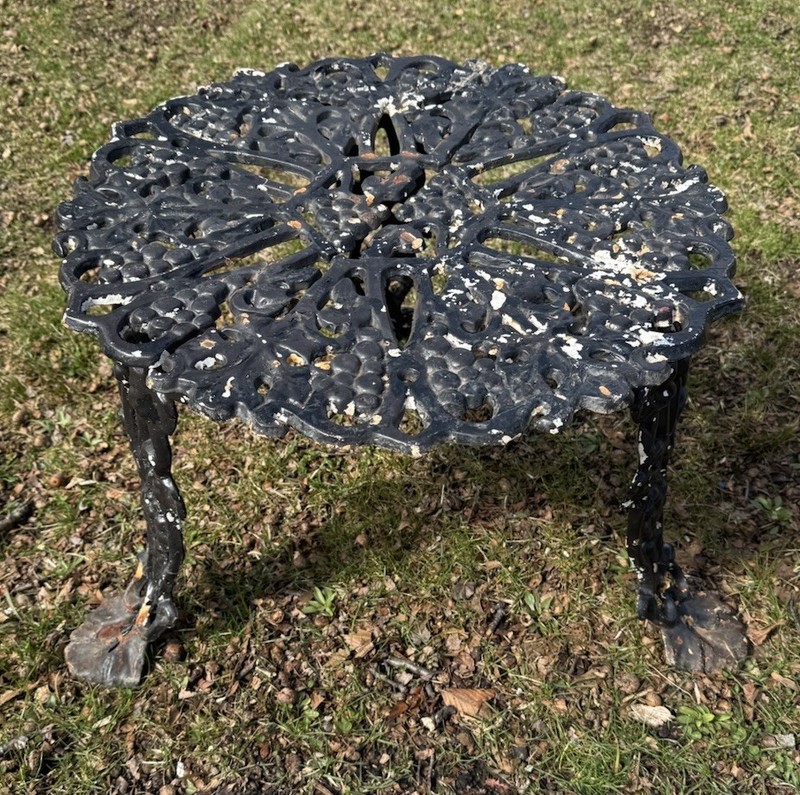 Antique Vintage Victorian Grape Vine Cast Iron Patio Table Grapes & Leaf Garden