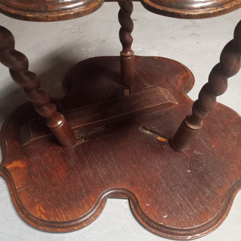 18th Century Tiger Oak Cloverleaf Garden Table, Face with Glass feet gallery