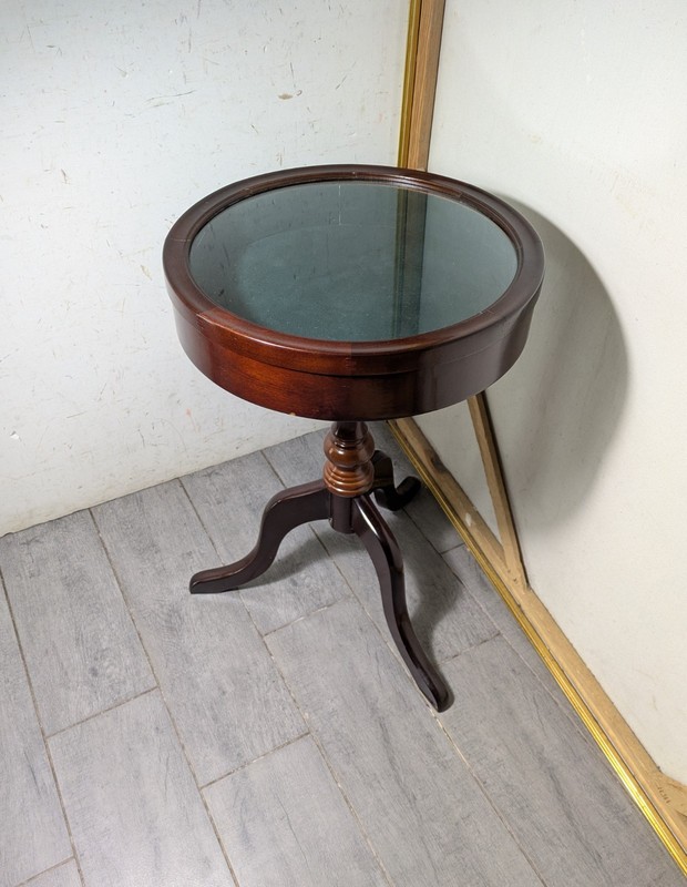 Vintage Bombay Company Curio Display Table Mahogany Curio Glass Top Pedestal B37 gallery