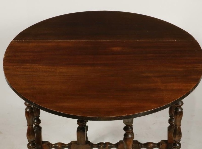 Vintage William & Mary Style Drop Leaf Gate Leg Breakfast Table gallery