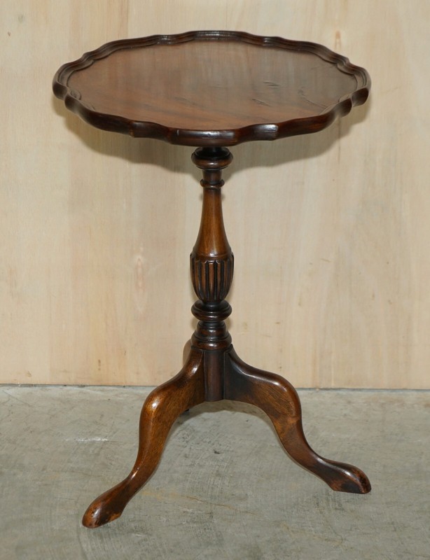 VINTAGE MAHOGANY CARVED LEGS PIE CRUST EDGE TRIPOD LAMP SIDE END WINE TABLE gallery