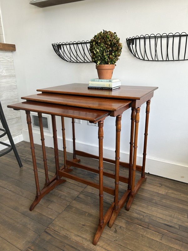 Antique Edwardian Style Mahogany Nesting Stacking Side Tables Set of 3 gallery